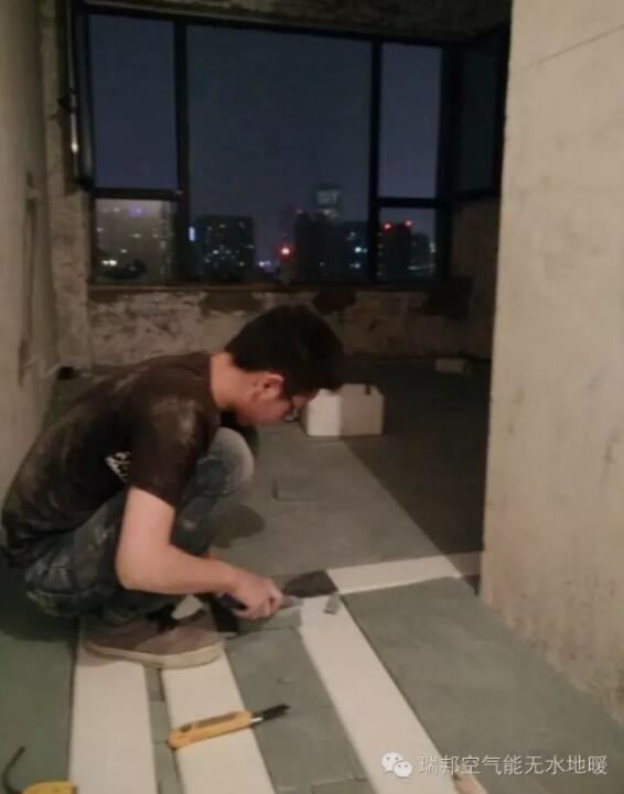 重庆瑞邦无水空气能地暖施工现场图5